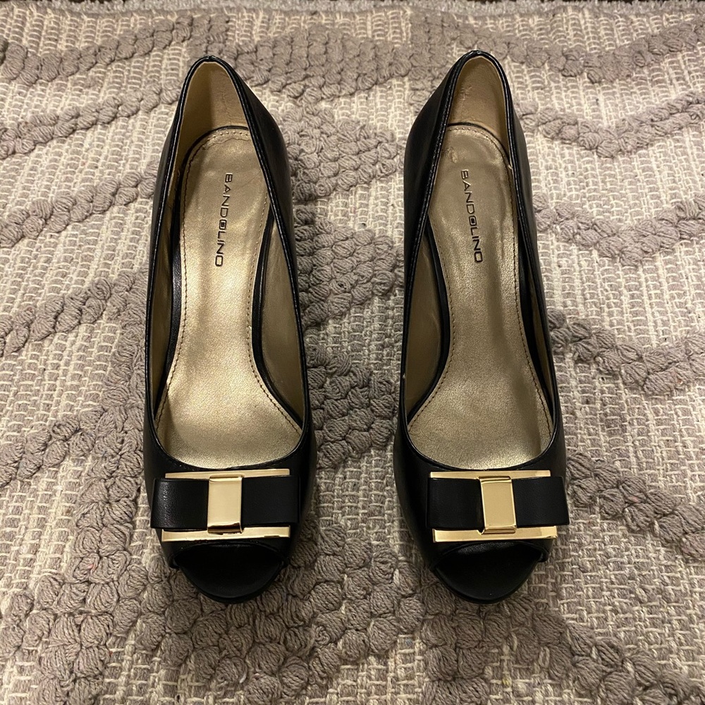 Black Peep-toe wedges